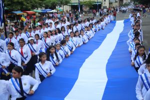 Leoneses se desbordan de alegría y colorido para celebrar a la Patria Bendita y Siempre Libre