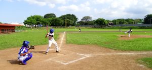 Demuestran pasión y destrezas durante semifinal de béisbol en Juegos Escolares Nacionales