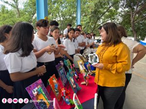 Feria de Emprendimiento destaca proyectos creativos de estudiantes