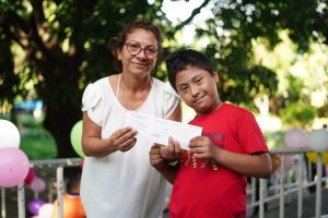 Familias de Escuela de Educación Especial Melania Morales celebran entrega del Bono Presidencial Escolar